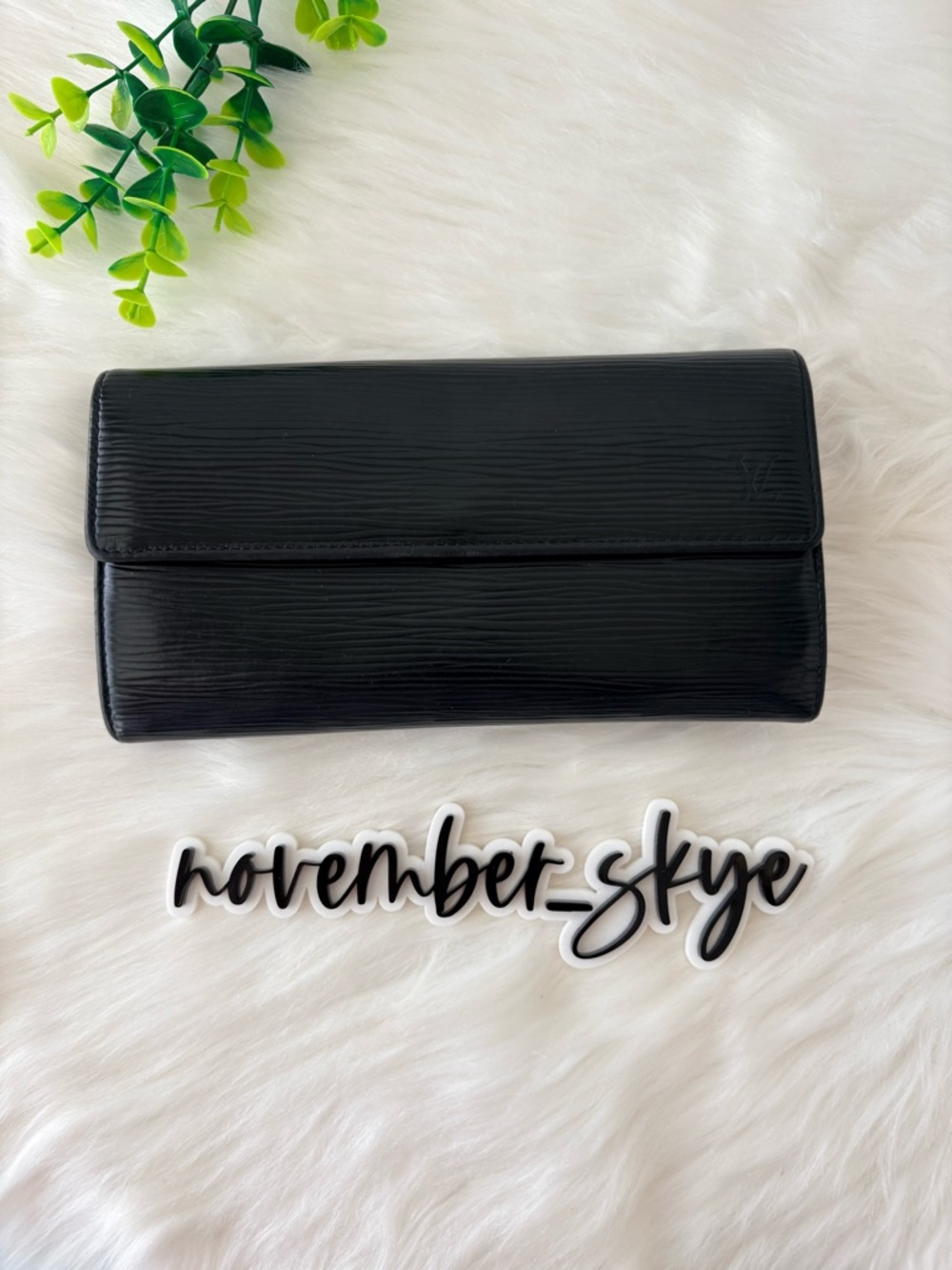 Louis Vuitton Black Epi Sarah Wallet - Picture 2 of 10